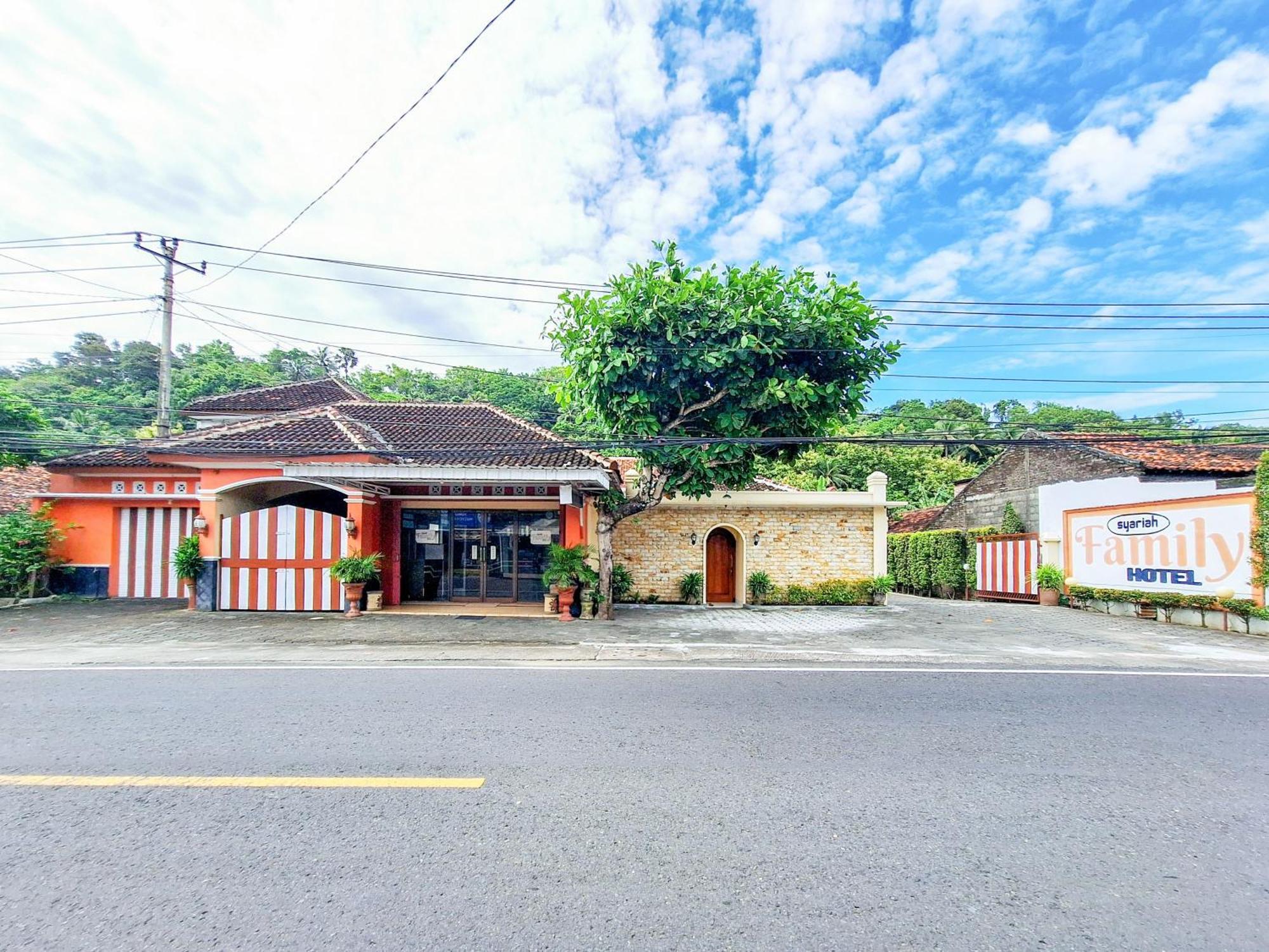 Hotel Family Syariah 1 Parangtritis Redpartner Exterior photo